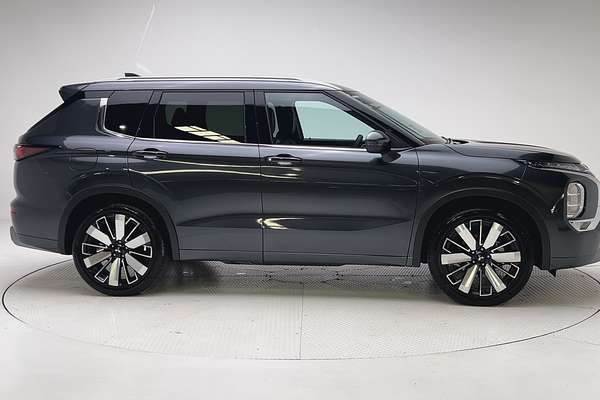 2025 Mitsubishi Outlander Exceed ZM thumb-8