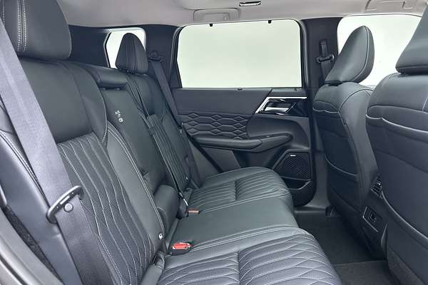 2025 Mitsubishi Outlander Exceed ZM thumb-11