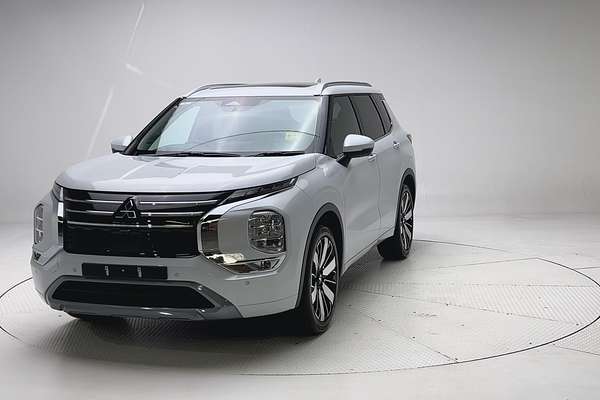 2025 Mitsubishi Outlander Exceed ZM thumb-2