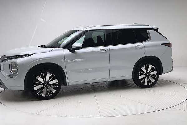 2025 Mitsubishi Outlander Exceed ZM thumb-3