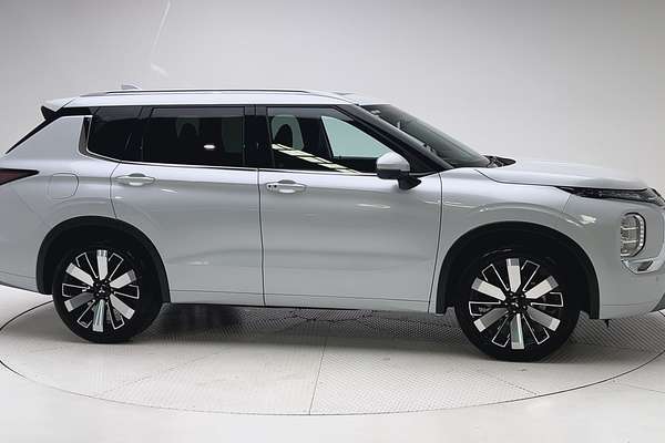 2025 Mitsubishi Outlander Exceed ZM thumb-8