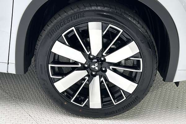 2025 Mitsubishi Outlander Exceed ZM thumb-9