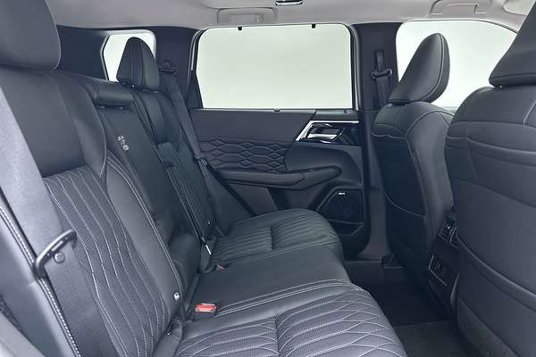 2025 Mitsubishi Outlander Exceed ZM thumb-11