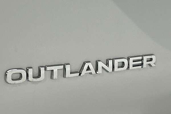 2025 Mitsubishi Outlander Exceed ZM thumb-21