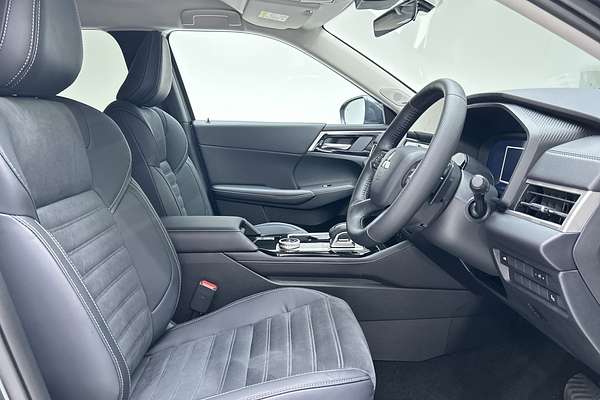 2025 Mitsubishi Outlander Aspire ZM thumb-12