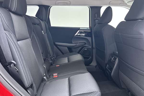 2025 Mitsubishi Outlander LS ZM thumb-11