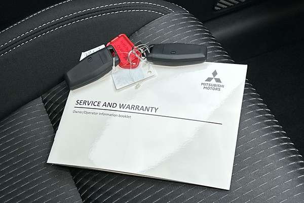 2025 Mitsubishi Outlander LS ZM thumb-22