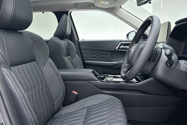 2025 Mitsubishi Outlander Exceed ZM thumb-12