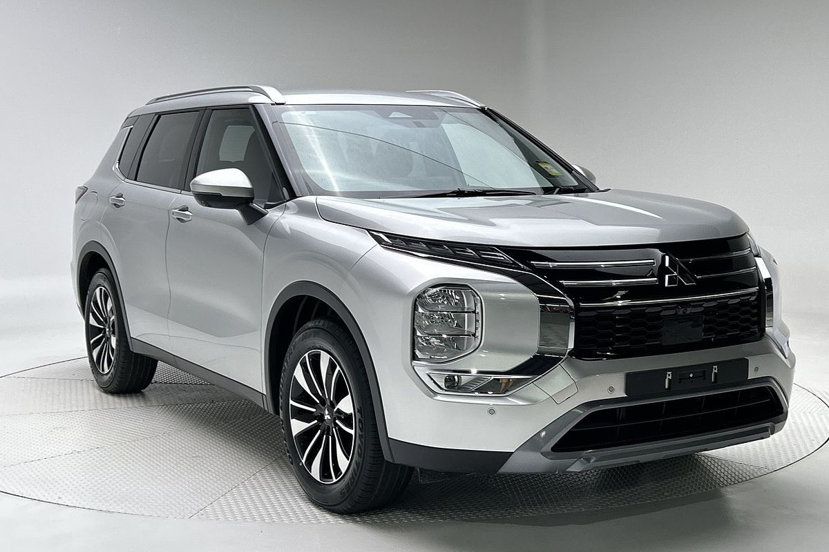 2025 Mitsubishi Outlander LS ZM