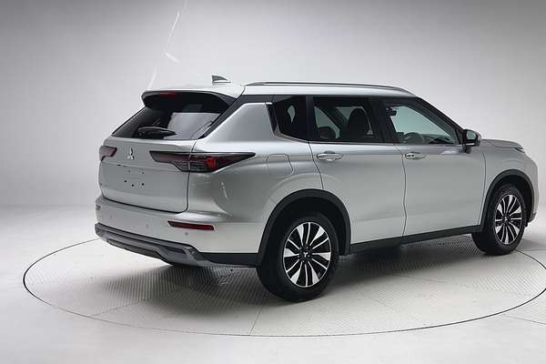 2025 Mitsubishi Outlander LS ZM thumb-7