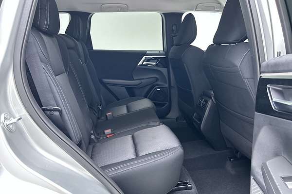 2025 Mitsubishi Outlander LS ZM thumb-11