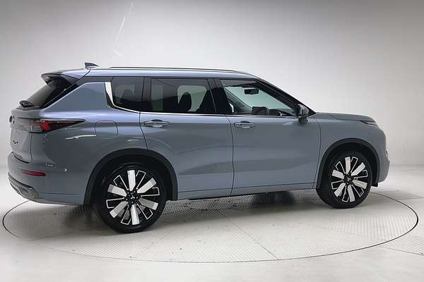 2025 Mitsubishi Outlander Exceed ZM thumb-2