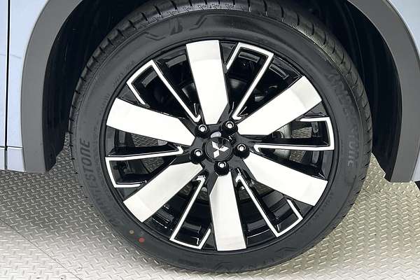 2025 Mitsubishi Outlander Exceed ZM thumb-9