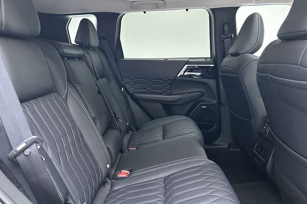 2025 Mitsubishi Outlander Exceed ZM thumb-11