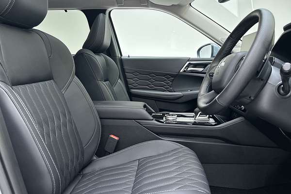 2025 Mitsubishi Outlander Exceed ZM thumb-12