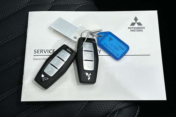 2025 Mitsubishi Outlander Exceed ZM thumb-22