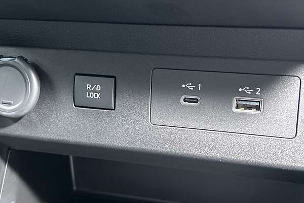 2025 Mitsubishi Triton GLX-R MV 4X4 thumb-15