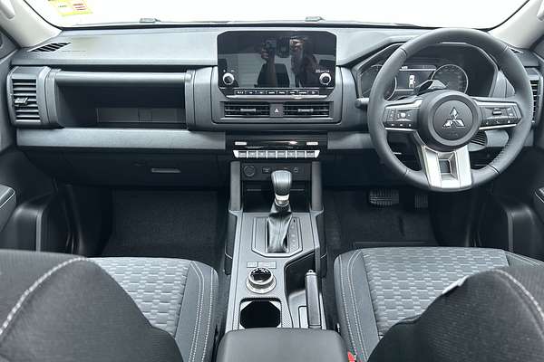 2025 Mitsubishi Triton GLX-R MV 4X4 thumb-19