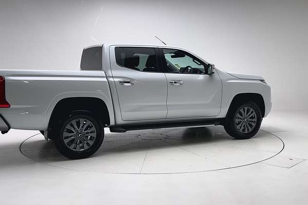 2025 Mitsubishi Triton GLS MV 4X4 thumb-2