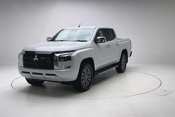 2025 Mitsubishi Triton GLS MV 4X4 thumb-5