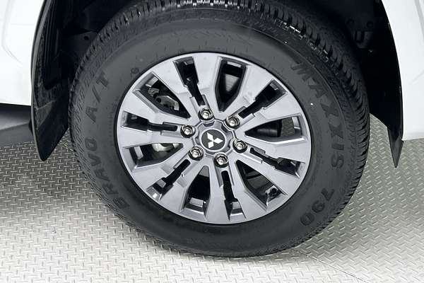 2025 Mitsubishi Triton GLS MV 4X4 thumb-9