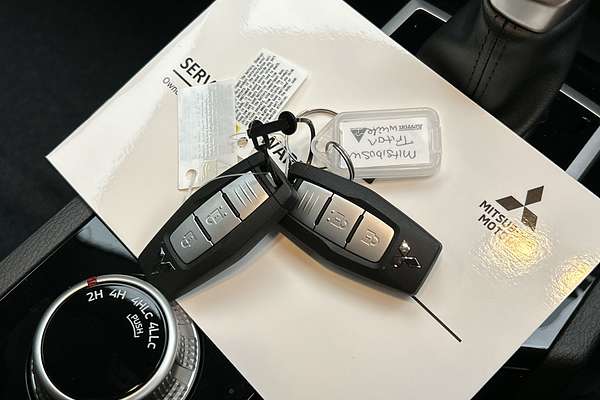 2025 Mitsubishi Triton GLS MV 4X4 thumb-22