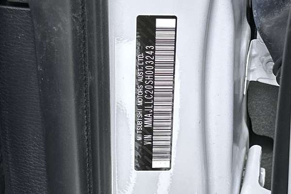 2025 Mitsubishi Triton GLS MV 4X4 thumb-23