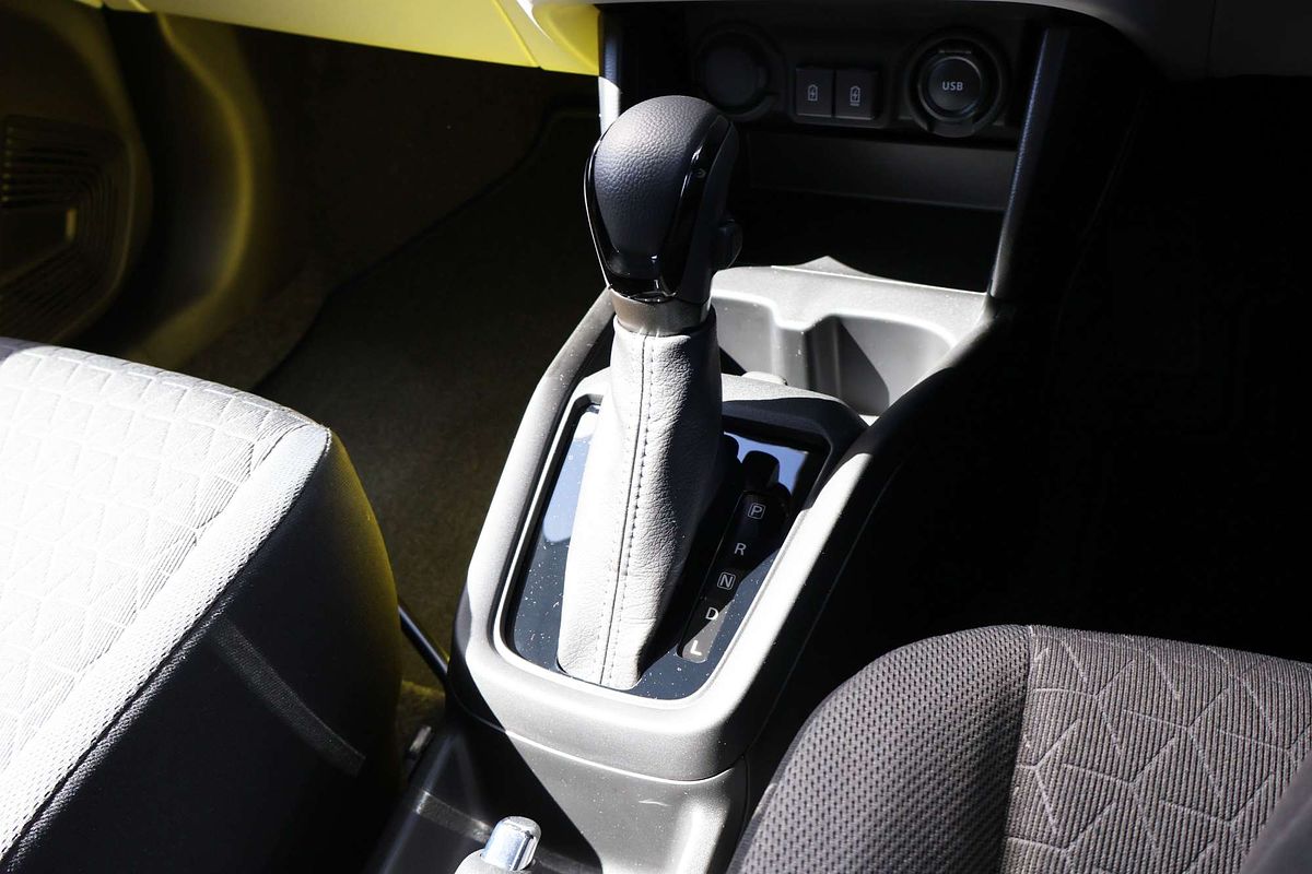 2025 Suzuki Swift Hybrid Plus UZ