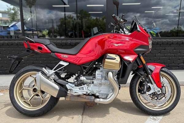 2025 Moto Guzzi V100 Mandello V100