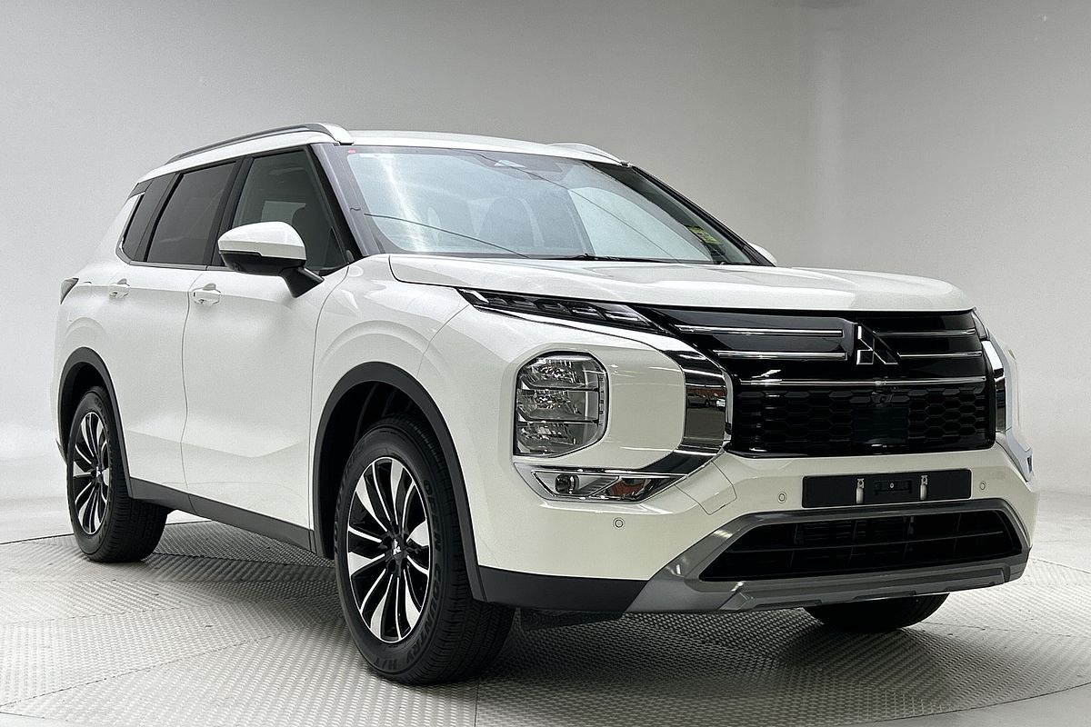 2025 Mitsubishi Outlander LS ZM