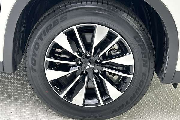 2025 Mitsubishi Outlander LS ZM thumb-9