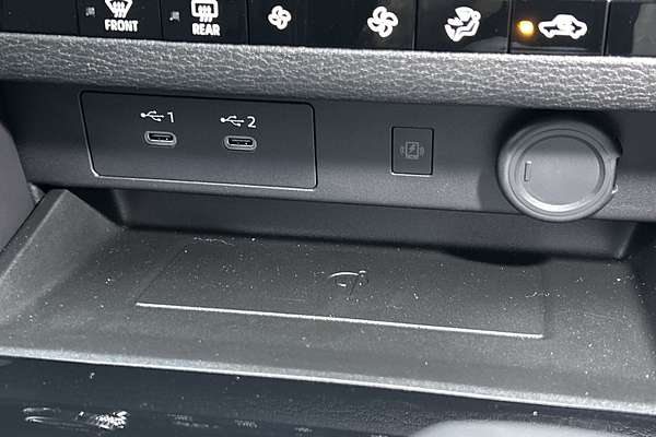 2025 Mitsubishi Outlander LS ZM thumb-14