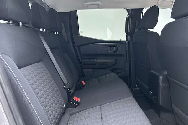 2025 Mitsubishi Triton GLX-R MV 4X4 thumb-11