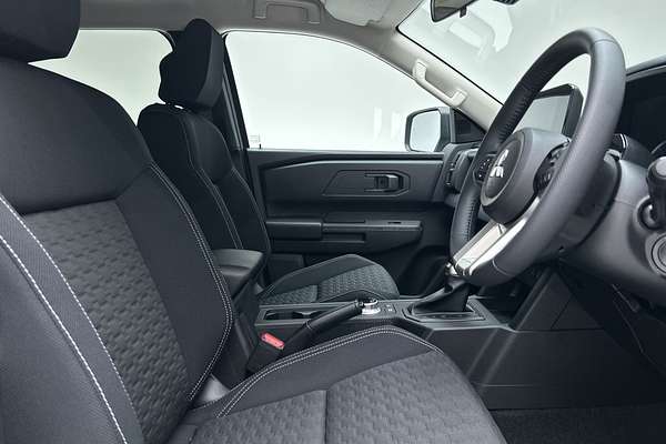 2025 Mitsubishi Triton GLX-R MV 4X4 thumb-12