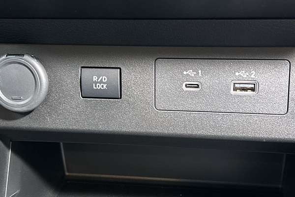 2025 Mitsubishi Triton GLX-R MV 4X4 thumb-15