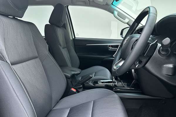 2025 Toyota Fortuner GXL GUN156R thumb-12