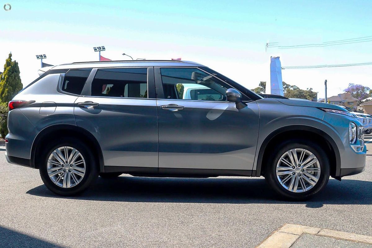 2025 Mitsubishi Outlander LS ZM