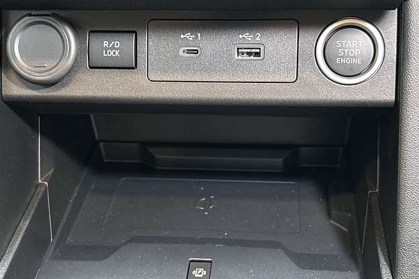 2025 Mitsubishi Triton GLS MV 4X4 thumb-16