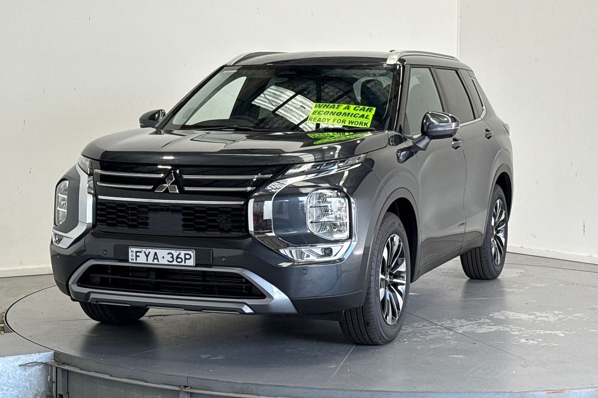 2025 Mitsubishi Outlander LS ZM