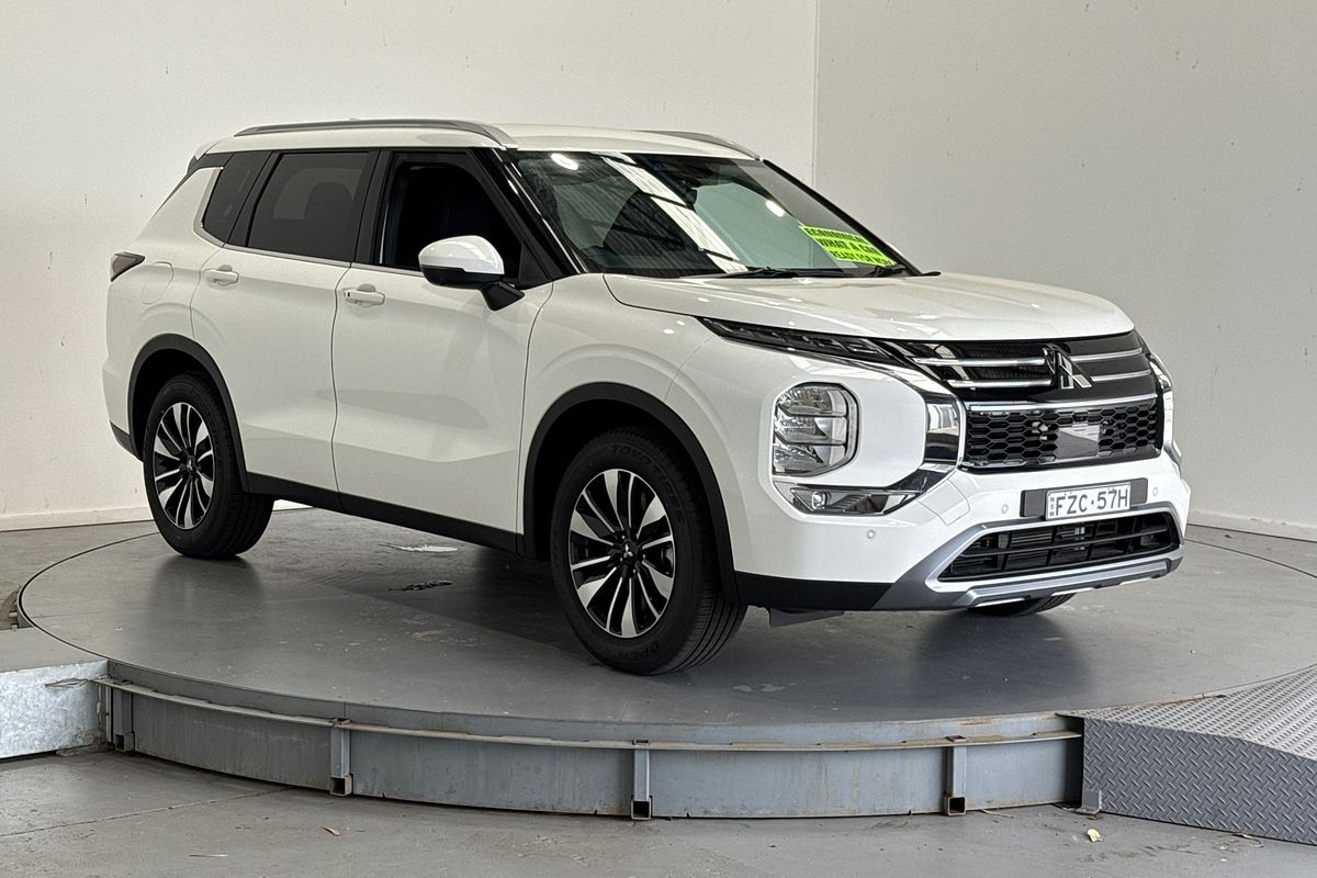 2025 Mitsubishi Outlander LS ZM