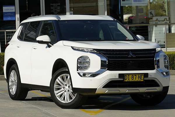 2023 Mitsubishi Outlander LS ZM