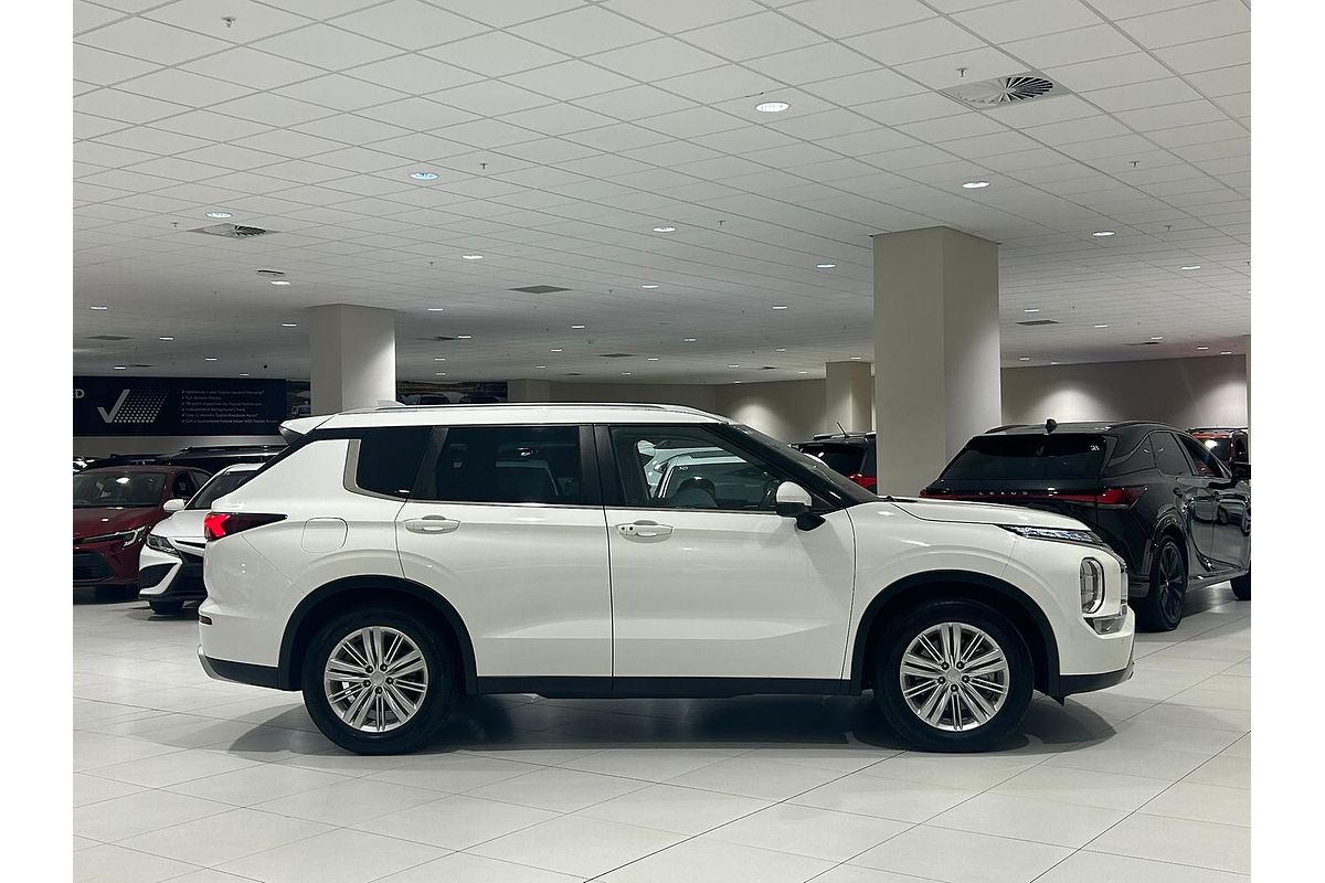 2023 Mitsubishi Outlander LS ZM