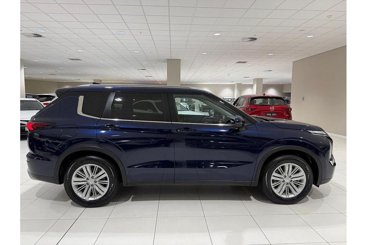 2023 Mitsubishi Outlander LS ZM