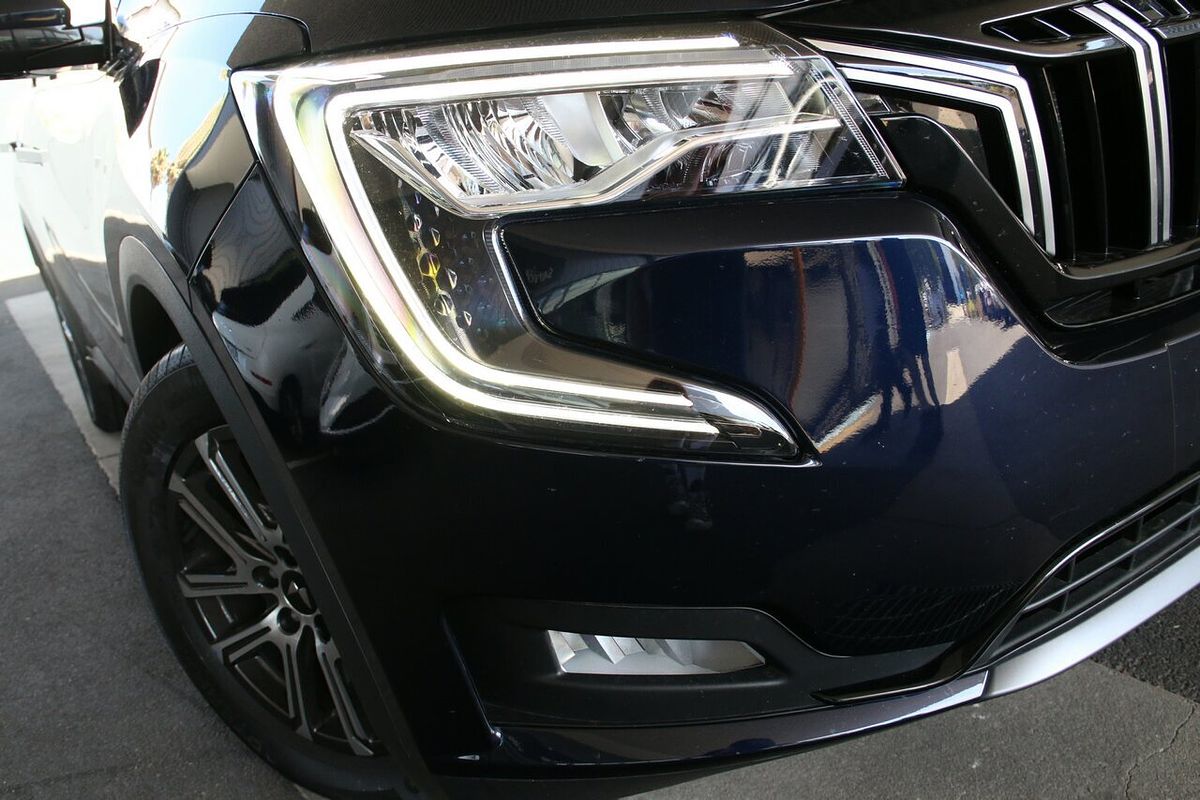 2025 Mahindra XUV700 AX7L