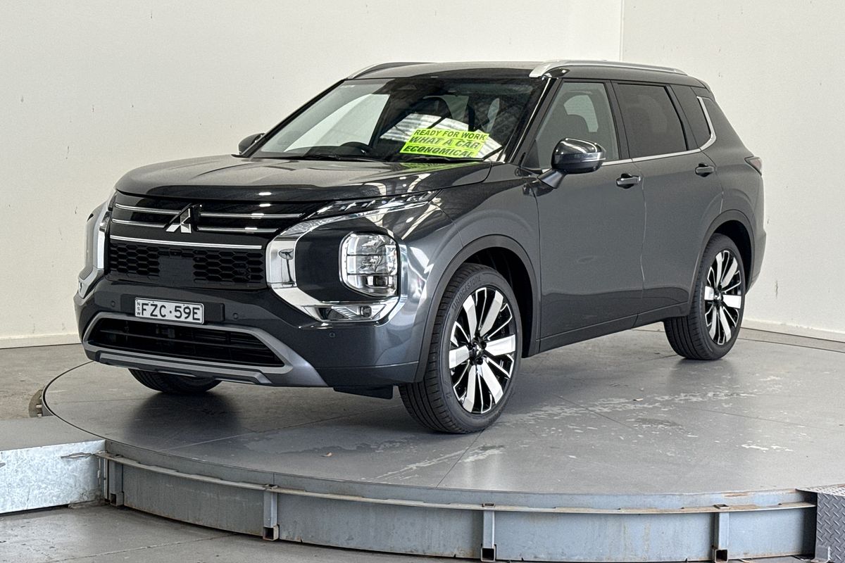 2025 Mitsubishi Outlander Exceed ZM