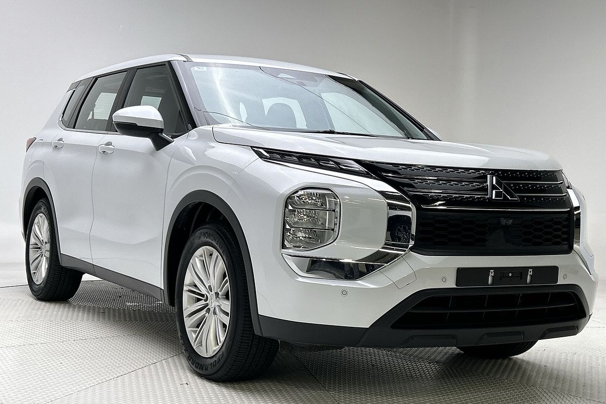 2023 Mitsubishi Outlander ES ZM