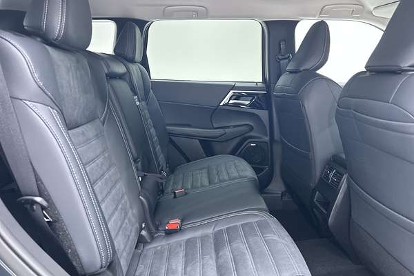 2025 Mitsubishi Outlander Aspire ZM thumb-11