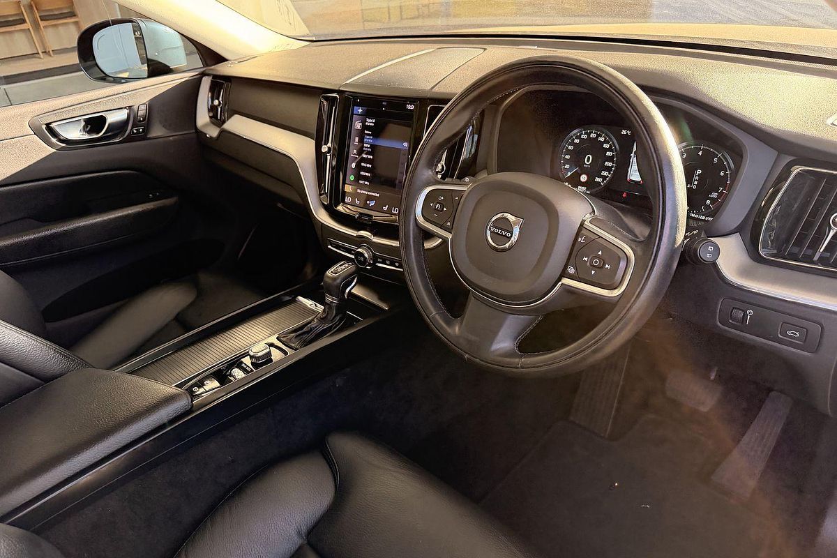 2021 Volvo XC60 T5 Momentum