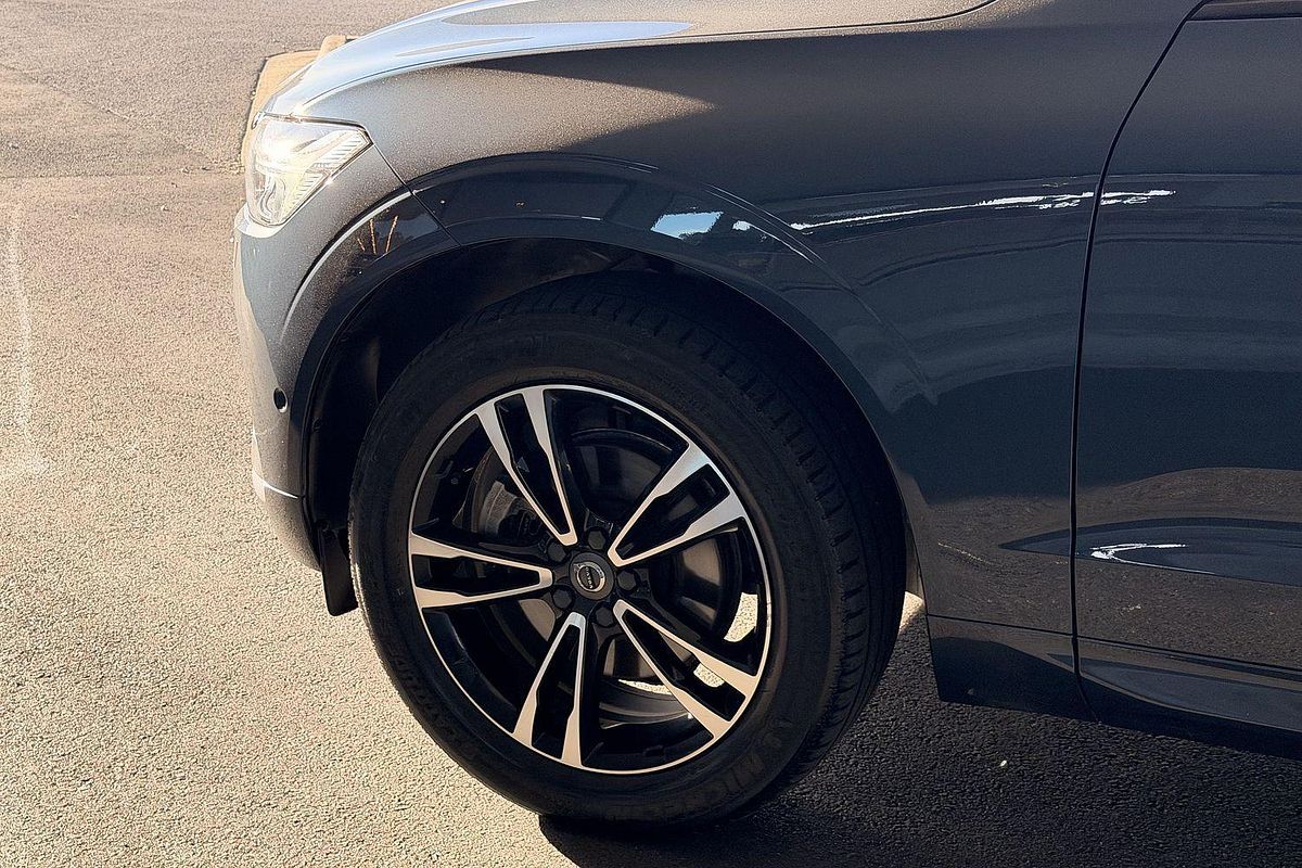 2021 Volvo XC60 T5 Momentum