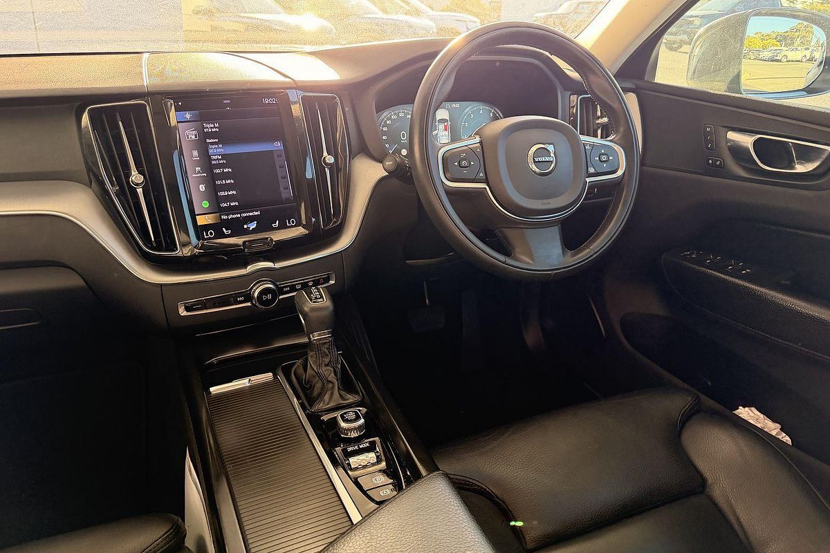 2021 Volvo XC60 T5 Momentum